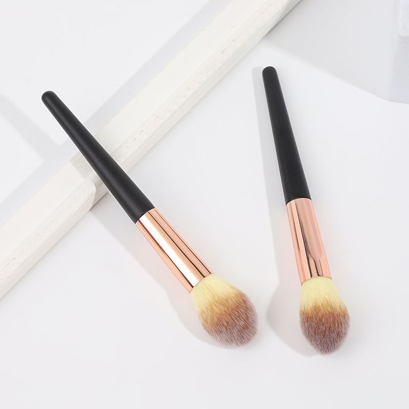 Soft and fluffy flame, large blush powder, even powder, soft bristles, no stinging face, no brush marks, factory direct sales full figure