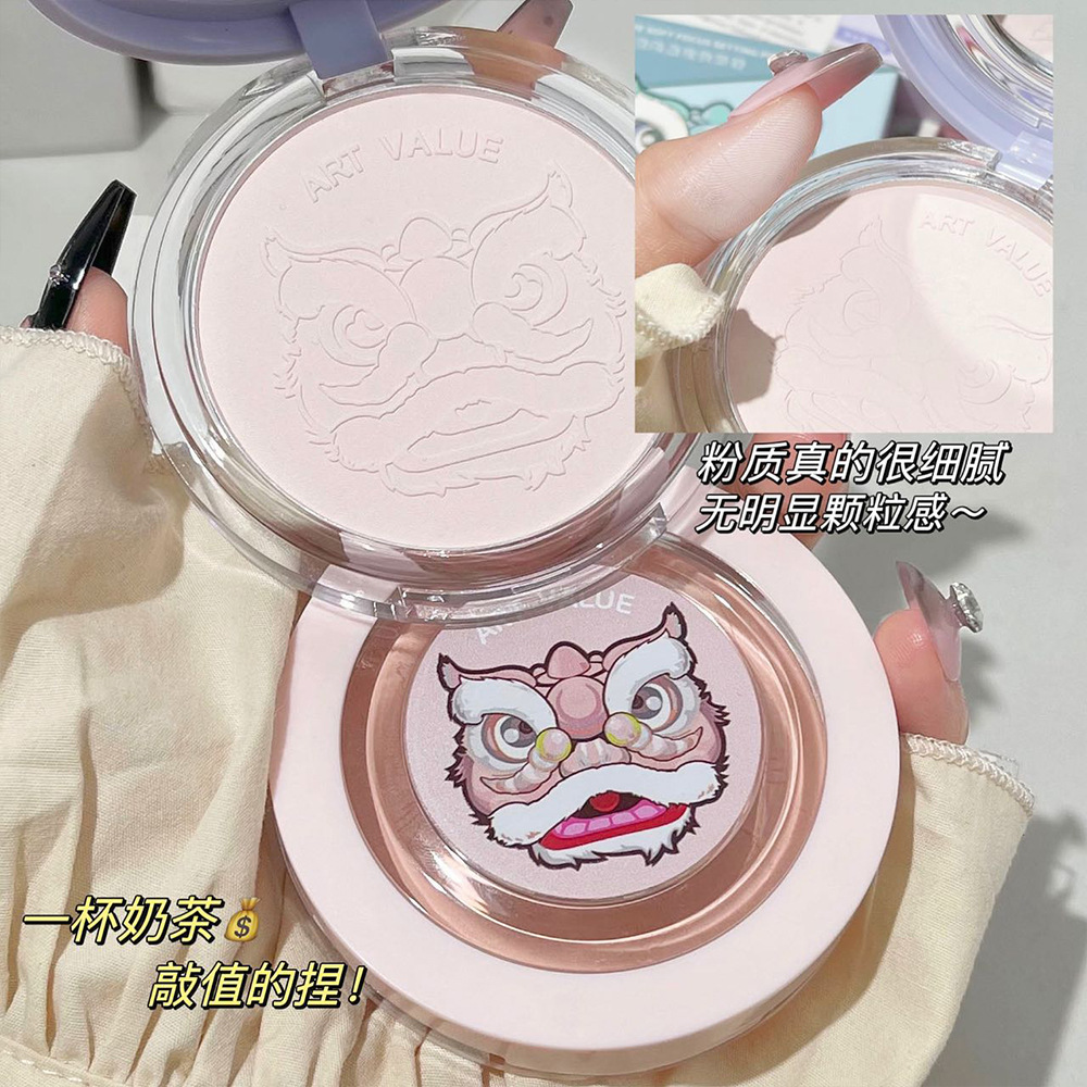 The new Art Value Lion Love and Artistic Setting Powder Compact is light, waterproof, loose, brightening, concealing and affordable Application Scenario