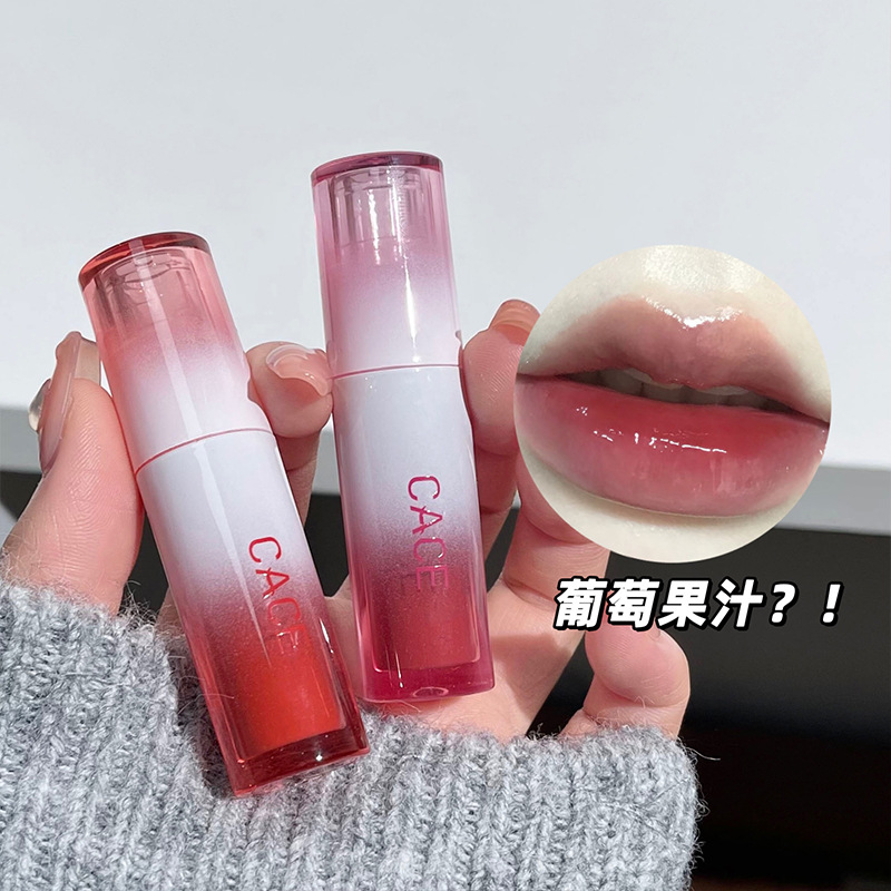 CACE Cold Extract Wind chime Mirror Lip Gloss moisturizes the chubby lips with a water-like luster that doesn't stick to the cup. Pink lip gloss for cross-border use Application Scenario
