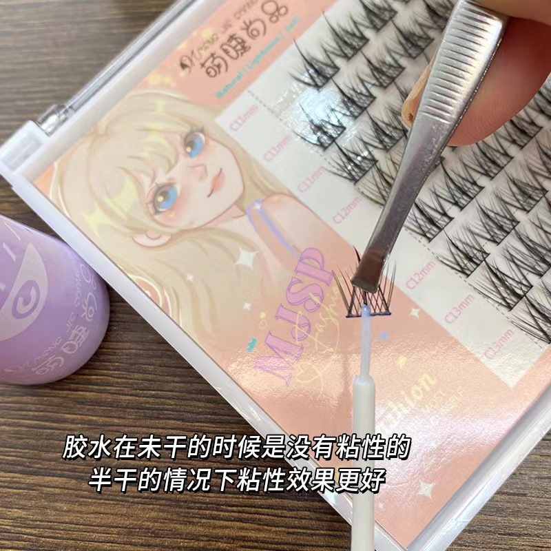 Mengjie Shangpin False eyelash Glue 12ml naturally adheres, does not fall off easily, is easy to remove, dries quickly and is hypoallergenic for false eyelashes Application Scenario