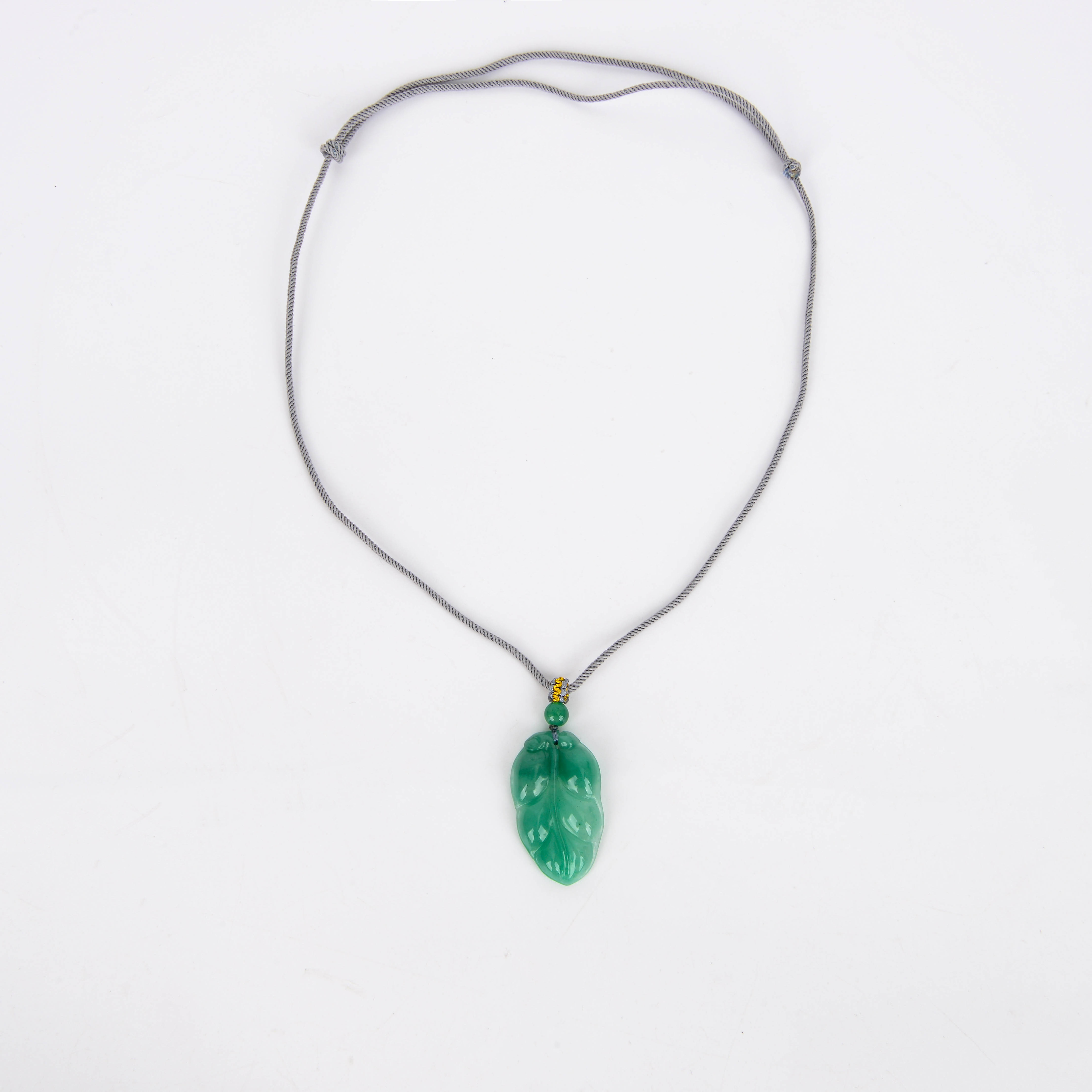 A small round thread is wound around a golden silk thread and tied flat to create an adjustable jade, agate, Hetian jade, amber and gold pendant necklace
