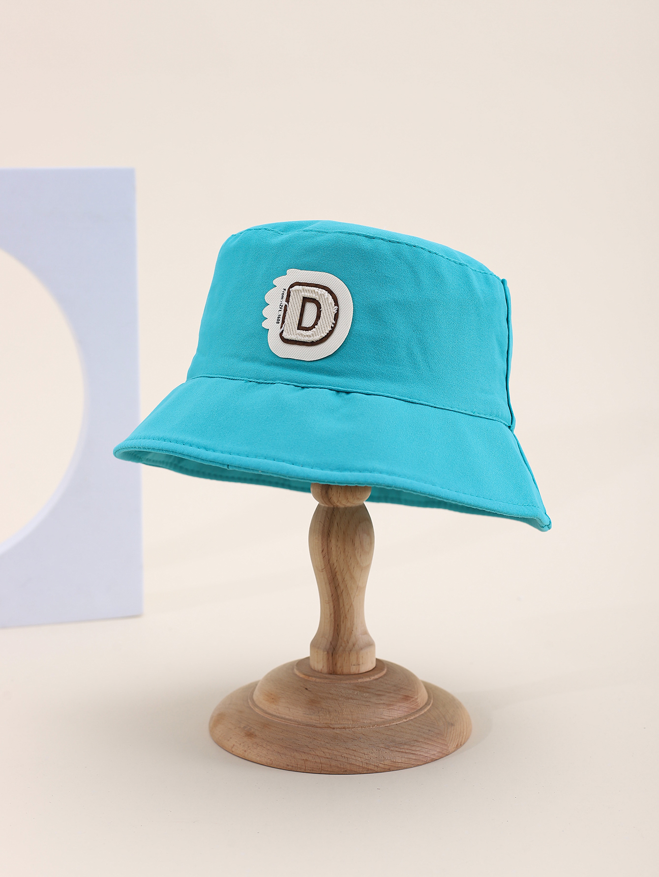 This is a popular children's single-sided fisherman hat with a label for spring and summer. It's cute, cartoonish, classic, versatile and personalized. The inner side of this children's single-sided fisherman hat comes with a drawstring Specification drawing