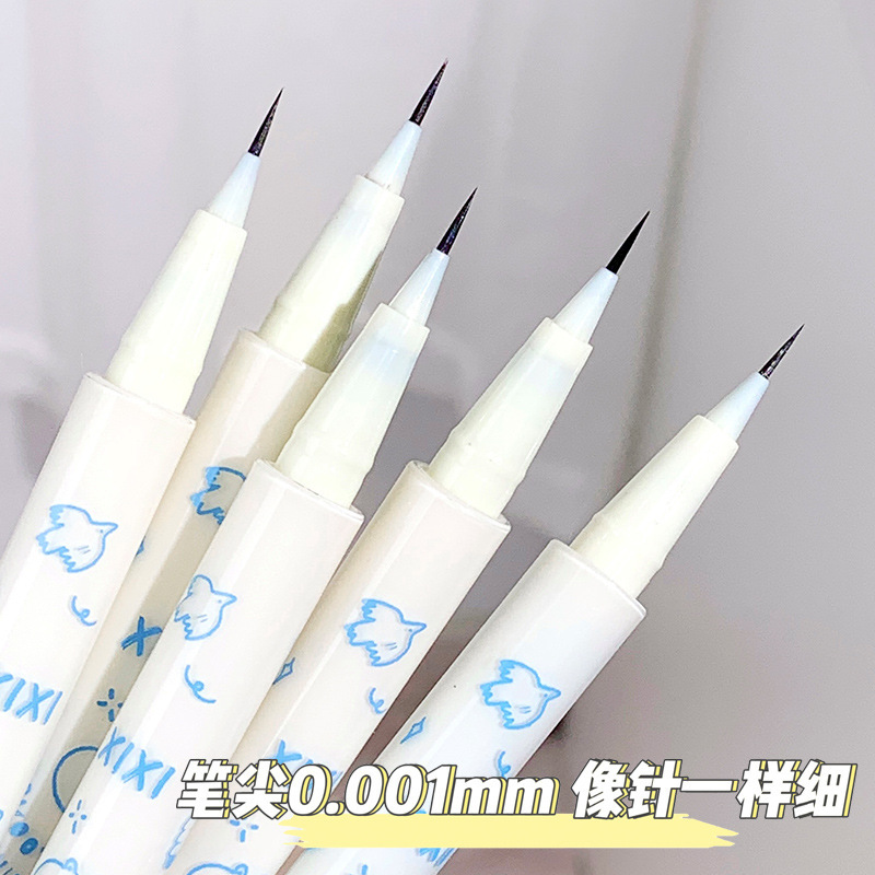 The makeup xixi cute bear soft and smooth eyeliner pen is extremely fine, waterproof, sweat-proof and does not smudge down to the eyelashes full figure