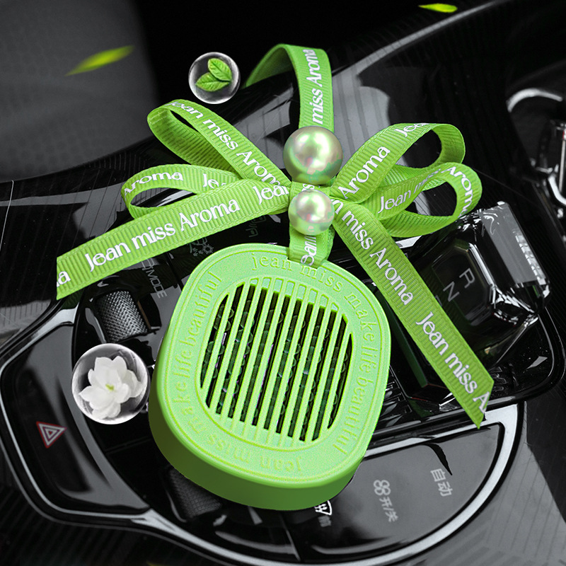 Xiaocheng Yixiang's new car aroma diffuser with long-lasting fragrance, gardenia and osmanthus fragrance pendant, car perfume wholesale Application Scenario