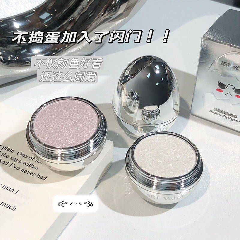 Four colors to choose from: non-troublesome highlighter, matte, pearlescent, brightening, glitter, tear trough, nose shadow, and shadow modification. One piece for delivery details Picture