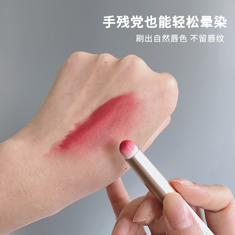 Wholesale of new mini round-head lip brushes with caps, single portable lipsticks, lipstick brushes, smudging brushes and makeup brushes details Picture