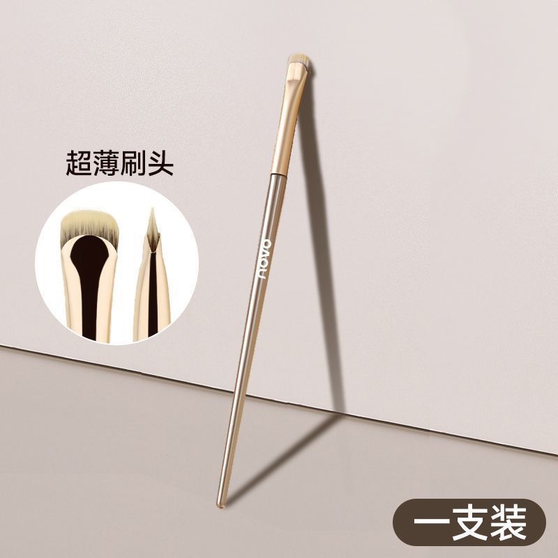 NOVO crescent-shaped makeup brush, eyeliner brush, smudging brush, eye and face brush, and under-eye detail brush are multi-functional makeup tools Application Scenario