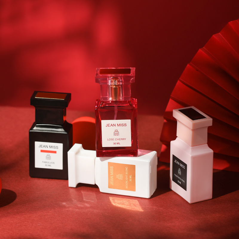 Xiaocheng Yixiang Lipstick and Perfume Gift Box, long-lasting light fragrance, not easy to fade, velvet moisturizing Lipstick Set, Makeup wholesale Application Scenario
