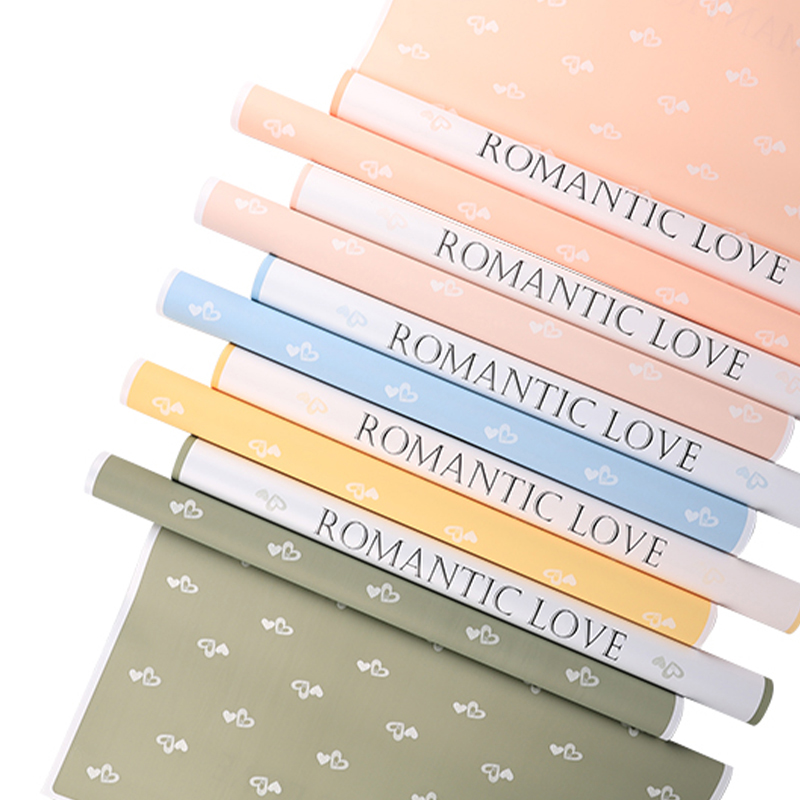 Heartfelt English flower wrapping paper, waterproof heart-shaped pearlescent film wrapping paper, flower bouquets, flower shop materials Application Scenario