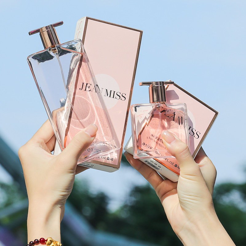 The new women's perfume from Xiaocheng Yixiang has a long-lasting fragrance and is a cross-border bestseller among our perfume Internet celebrities. We offer wholesale of Vietnamese perfumes