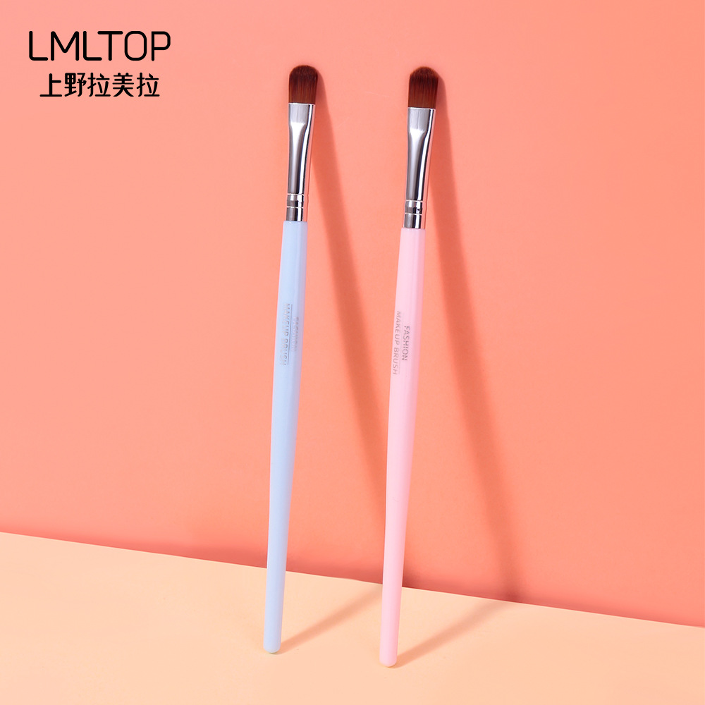 LMLTOP single-pack eyeshadow brush, flat round brush, eye spot coloring nylon bristle makeup brush wholesale B0478 details Picture