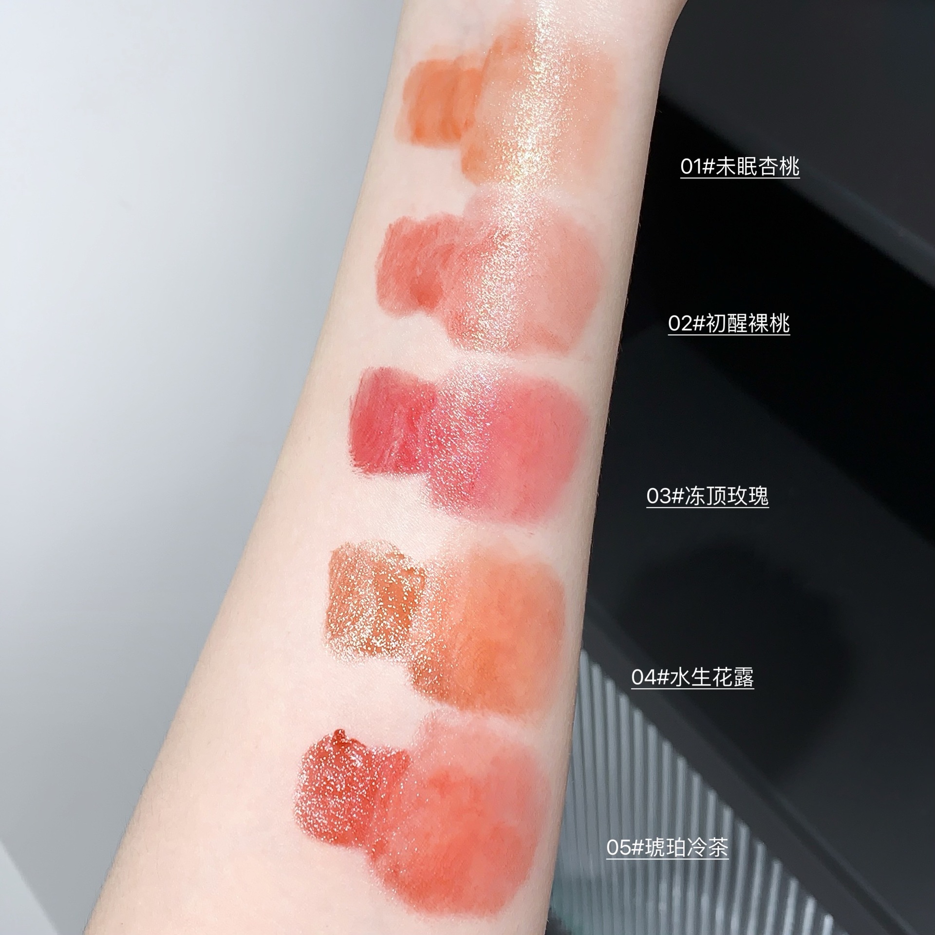 Gege bear Ice Extract Water Light Lipstick moisturizes and protects the lips naturally, making them look fair and pure. Affordable makeup Specification drawing