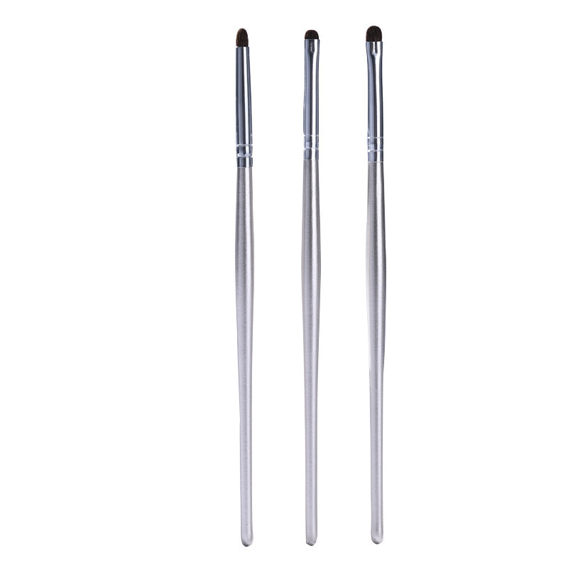 Portable makeup brushes, silver 3-stick horsehair eyeshadow brushes, soft-bristled eye brushes with wooden handles, beauty tools in stock for wholesale Item Picture
