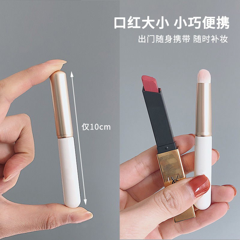 Wholesale of new mini round-head lip brushes with caps, single portable lipsticks, lipstick brushes, smudging brushes and makeup brushes Application Scenario