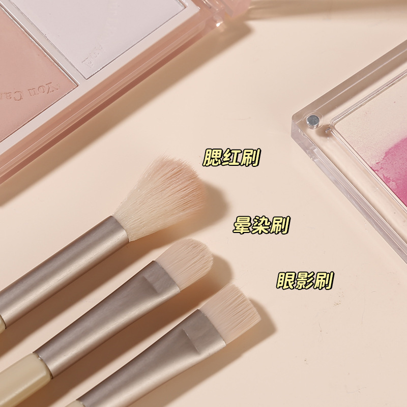 xixi Three-piece makeup brush set: Blush brush, eyeshadow brush, smuder brush, soft brush, complete set of convenient makeup tools Application Scenario