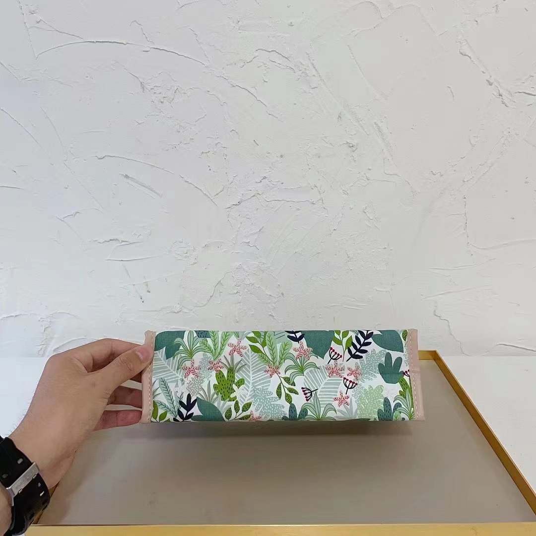Transparent pvc storage bag, cosmetic bag, three-dimensional hook bag, portable waterproof toiletry bag, fresh and clean Item Picture