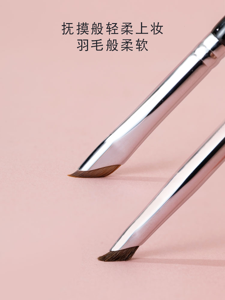 Double-headed sickle blade eyeliner brush, flat bevel Angle horizontal silkworm pen, eyeshadow brush, detail brush, eyelid down to makeup brush Application Scenario