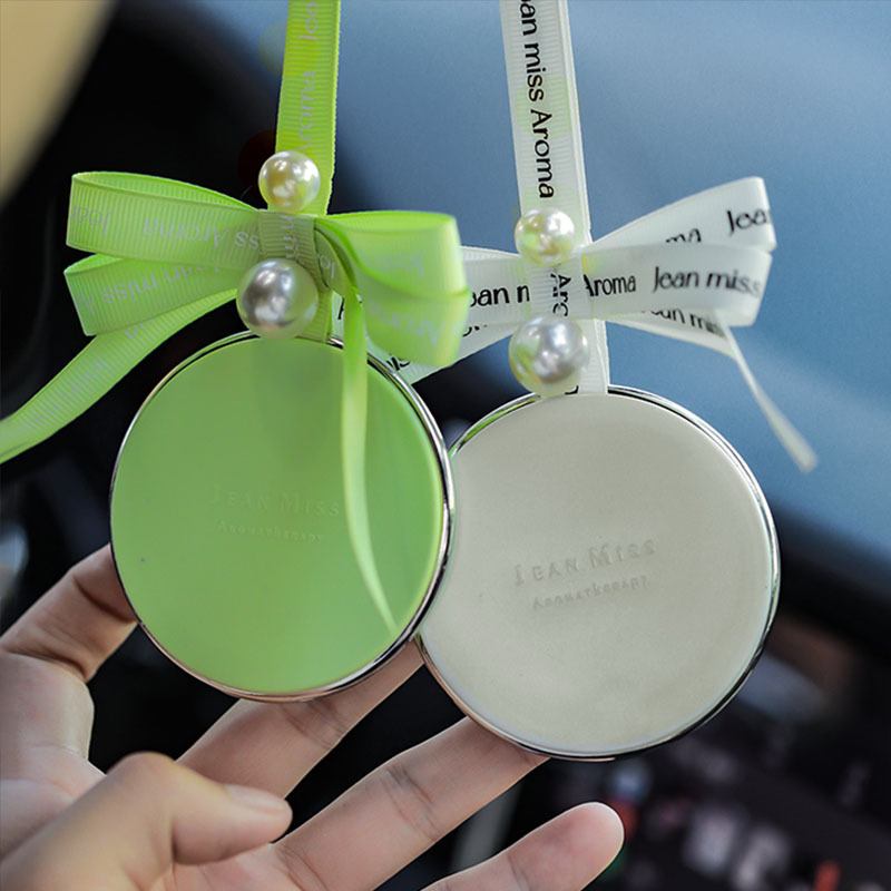 Wholesale of new car fragrance accessories from Xiaocheng Yixiang, featuring gardenia and Blue wind chime aromatherapy with long-lasting fragrance full figure