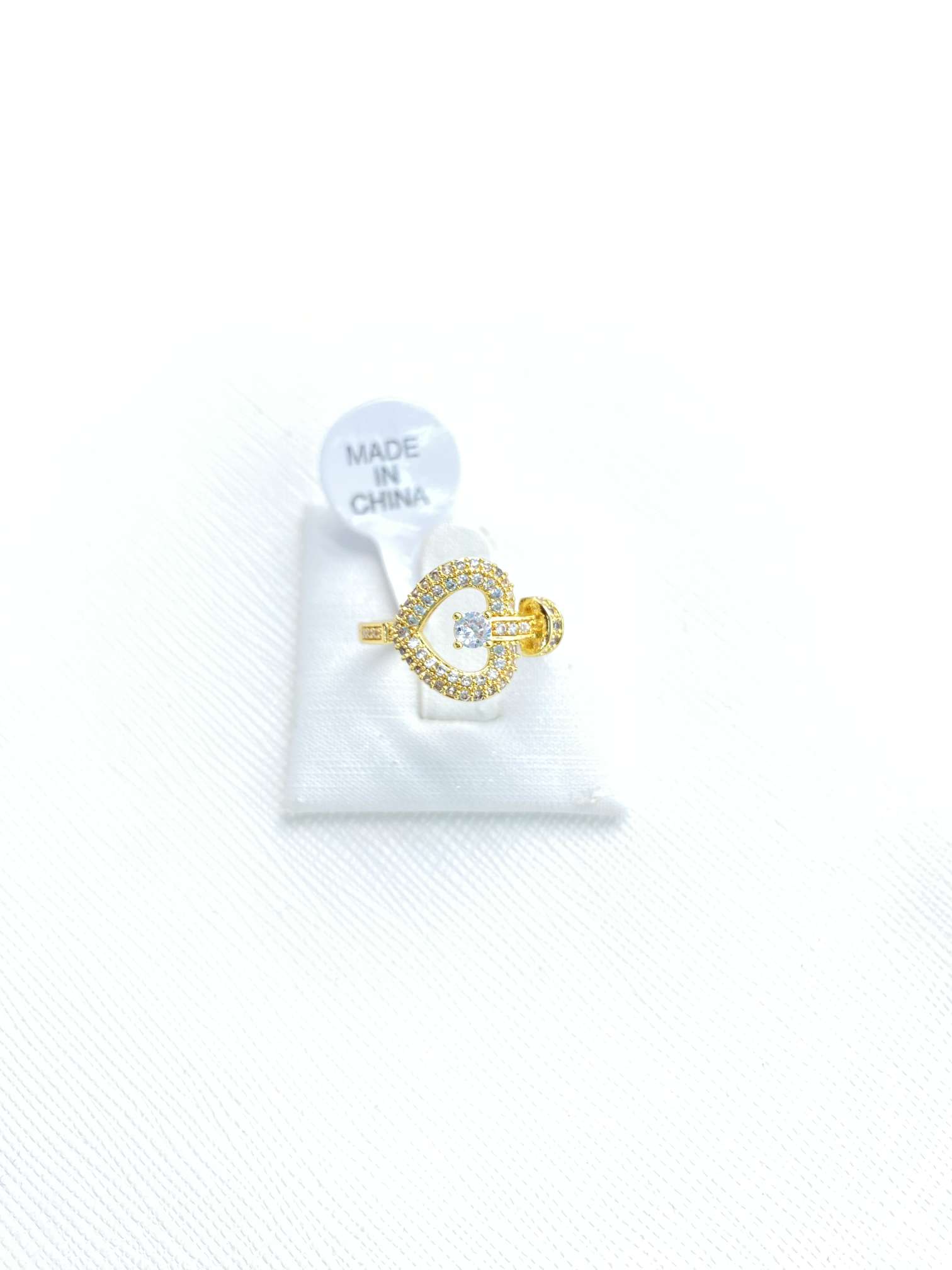 The new 2025 heart-shaped ring features a sweet and niche design with a versatile and elegant style. It is a micro-set zircon ring details Picture