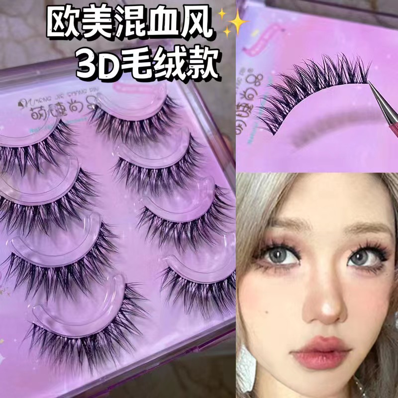 Mengjie Shangpin's 3D plush false eyelashes with a European and American hybrid feel are soft, fluffy and comfortable. The natural nude makeup style is segmented full figure