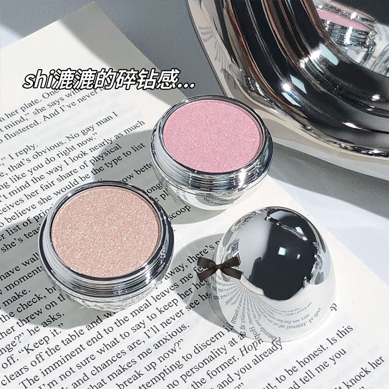 Four colors to choose from: non-troublesome highlighter, matte, pearlescent, brightening, glitter, tear trough, nose shadow, and shadow modification. One piece for delivery Specification drawing