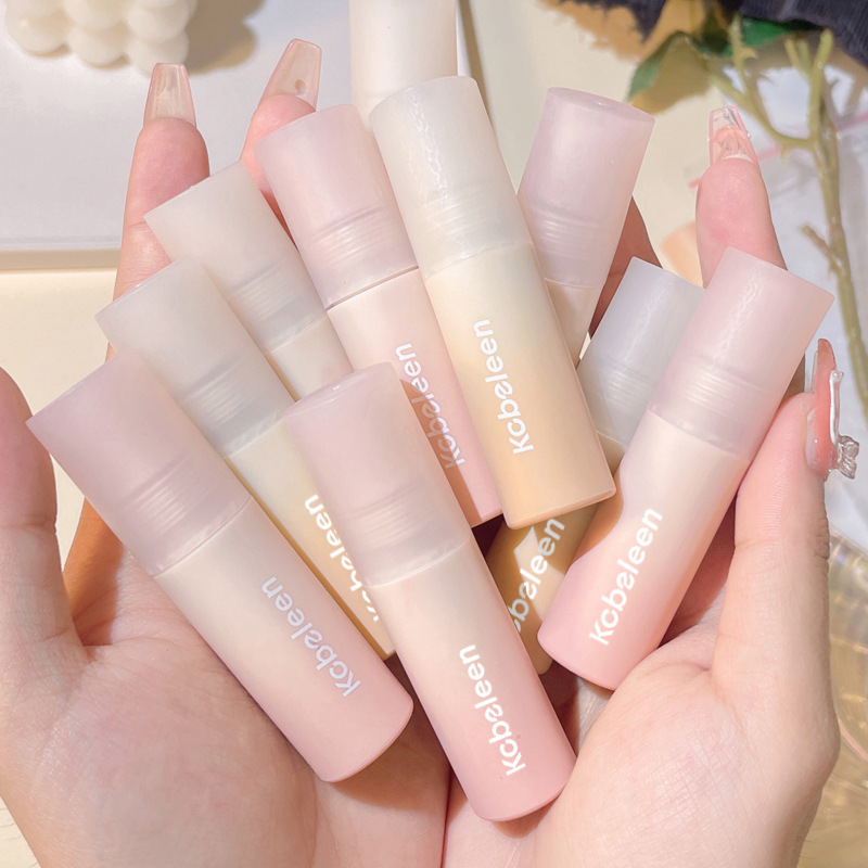 kobeleen little milk paste lip gloss Velvet matte lip paste is fair and does not easily stick to the rim of the cup. It has a natural nude color for female students full figure