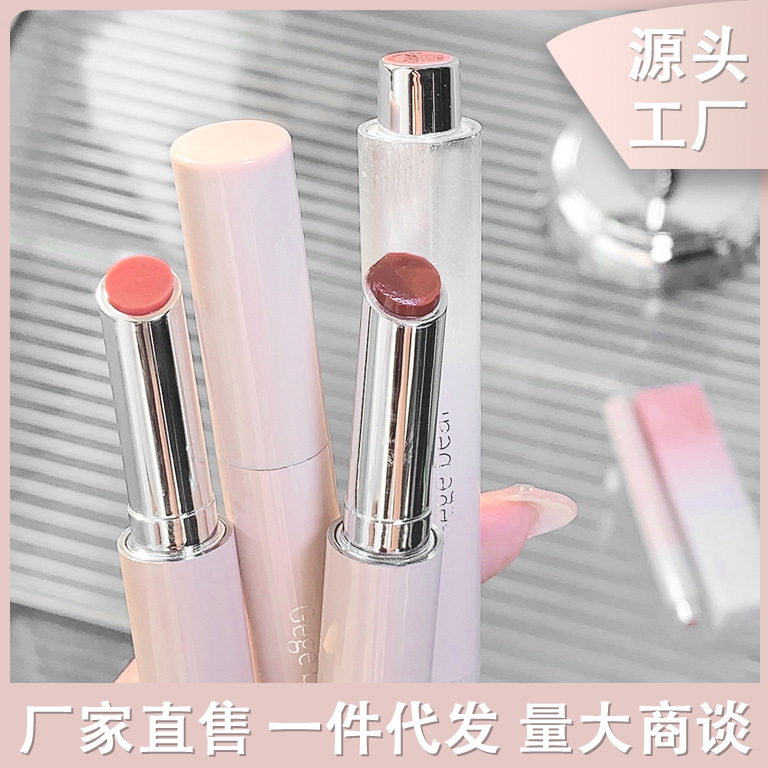 Gege bear Solid Lip Gloss is a delicate, color-enhancing, moisturizing, and water-like pseudo-natural mirror-like lipstick full figure