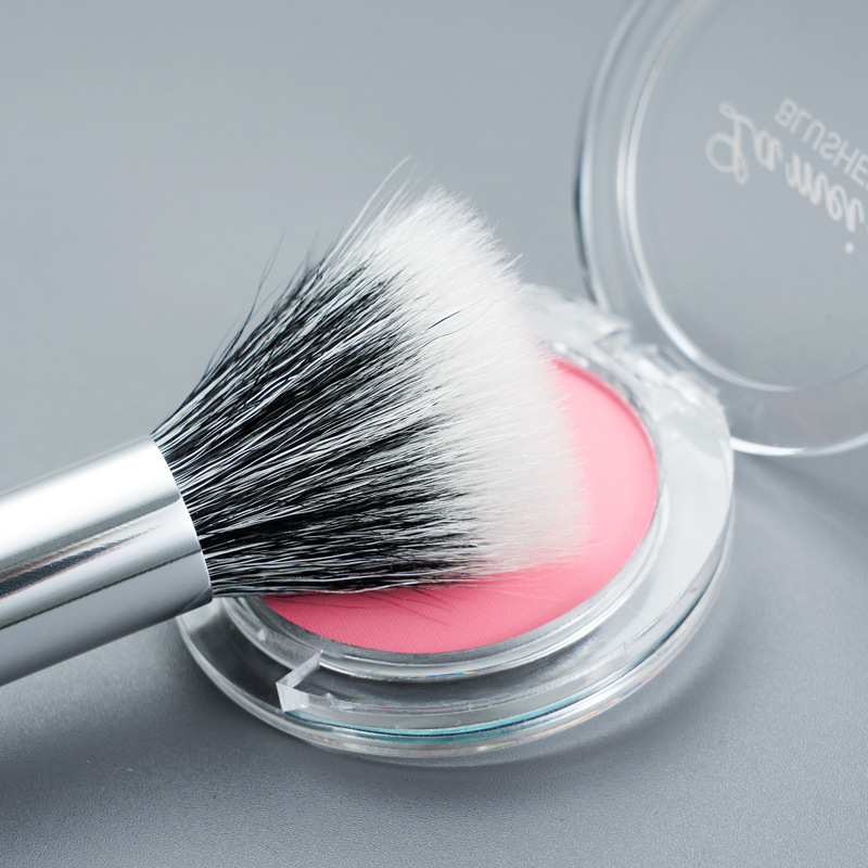 Cangzhou Xiguangfeng wool dot color brush, animal hair soft hair Blush brush, single makeup brush, makeup brush wholesale new style Application Scenario