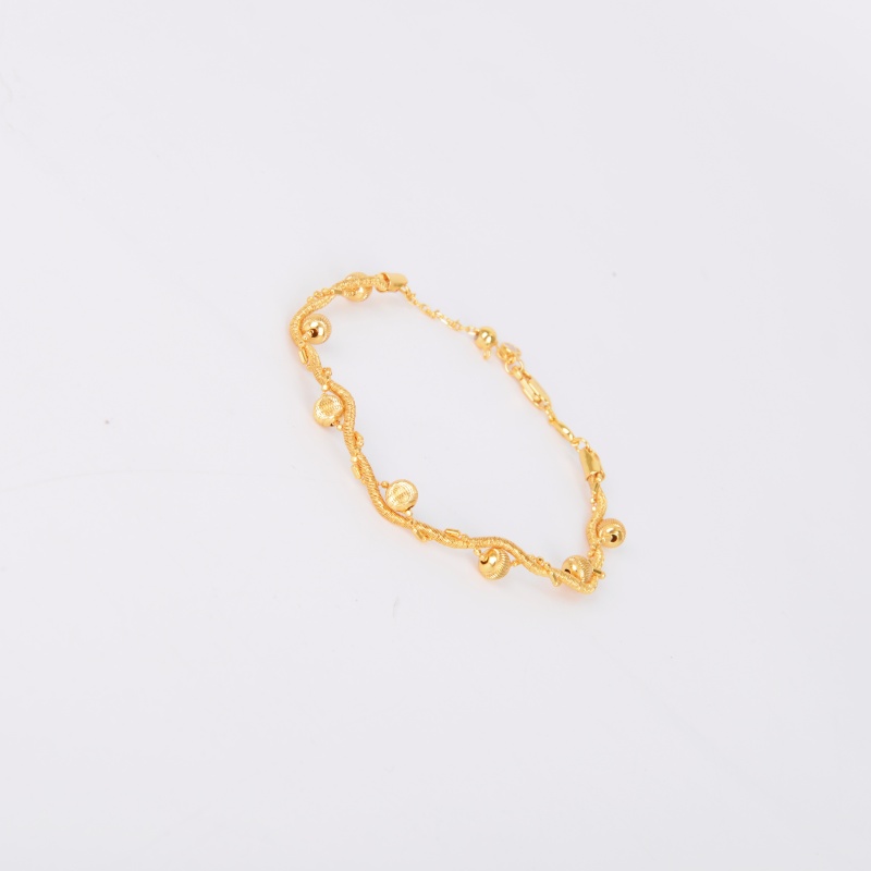 This retro golden double-layer small round bead bracelet exudes an exquisite and refined, niche and high-end charm. It is a layered jewelry Specification image