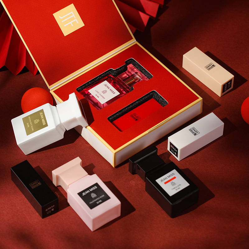 Xiaocheng Yixiang Lipstick and Perfume Gift Box, long-lasting light fragrance, not easy to fade, velvet moisturizing Lipstick Set, Makeup wholesale full figure