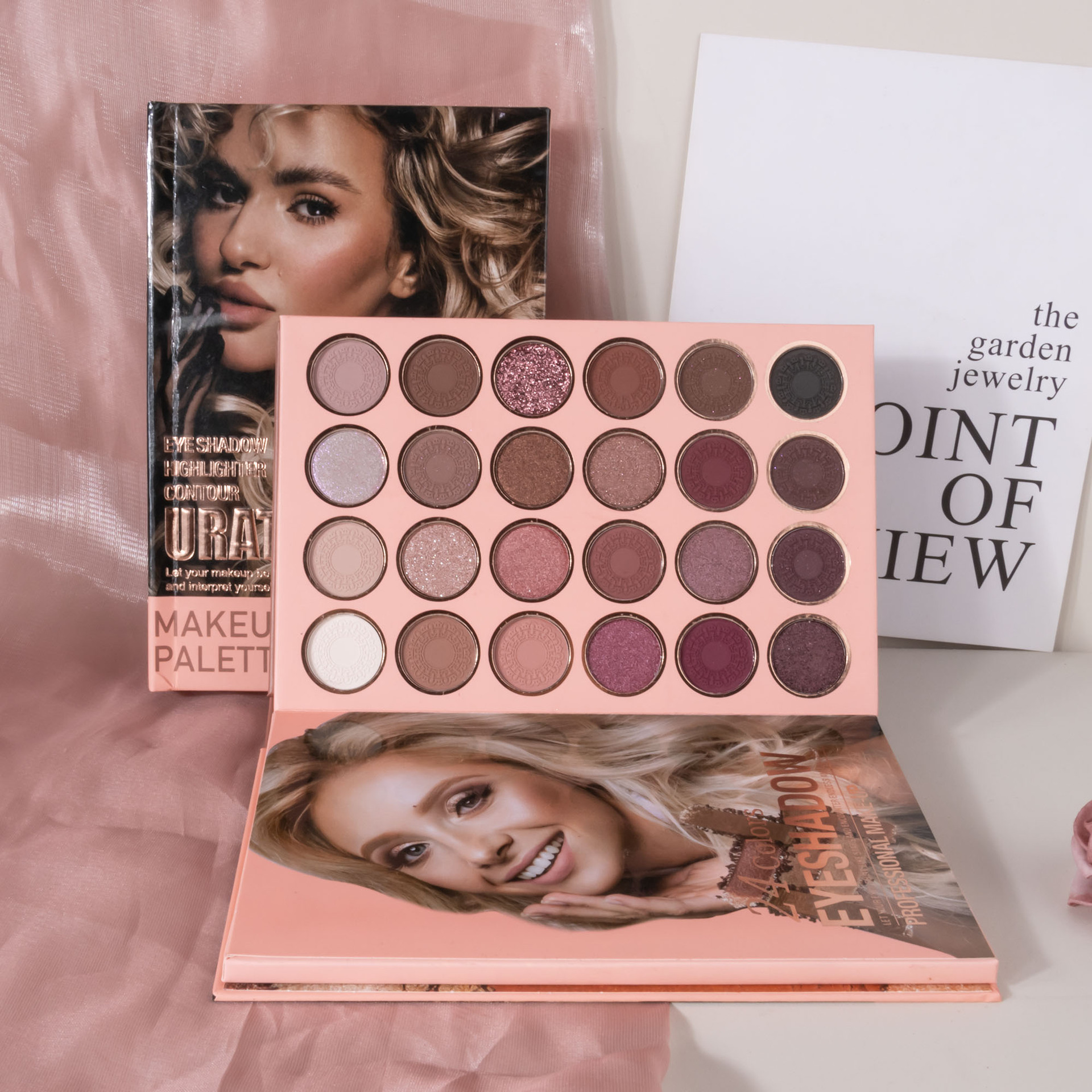 A 54-color cross-border bestseller, 3-page eyeshadow palette, matte pearlescent blush, high-gloss one-piece, easy-to-apply makeup Item Picture