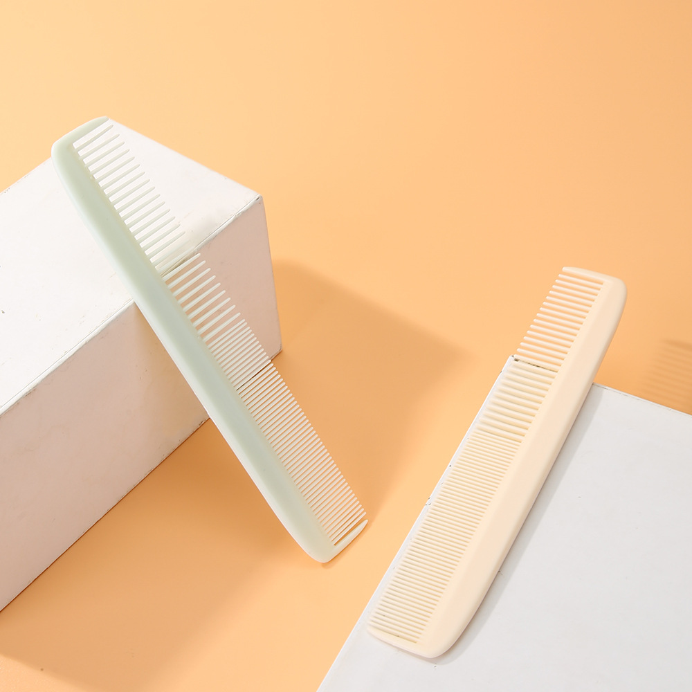 LMLTOP Portable dual-purpose Comb for Home Use, double-headed comb with sparse and dense teeth at both ends, straight and straight hair Comb -146 Application Scenario