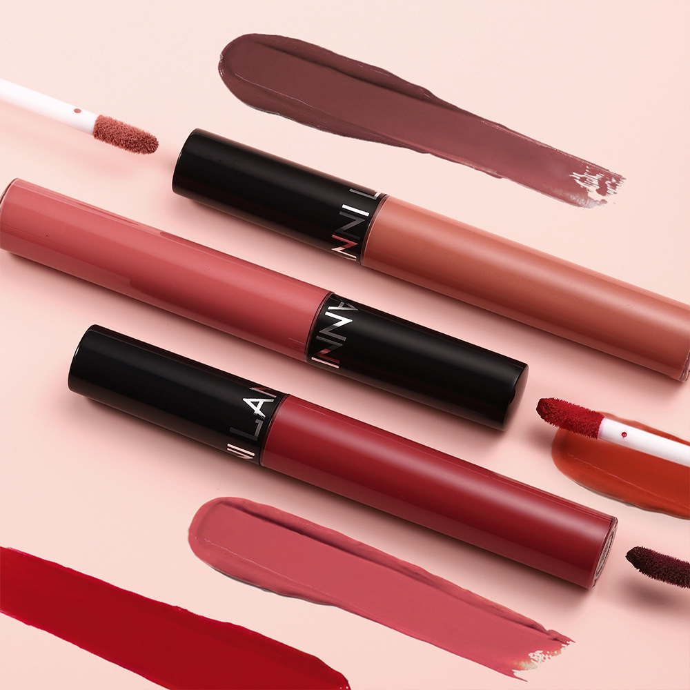 LANGMANNI matte lip gloss is not easy to stick to cups. 12 colors available for cross-border liquid lipstick Application Scenario