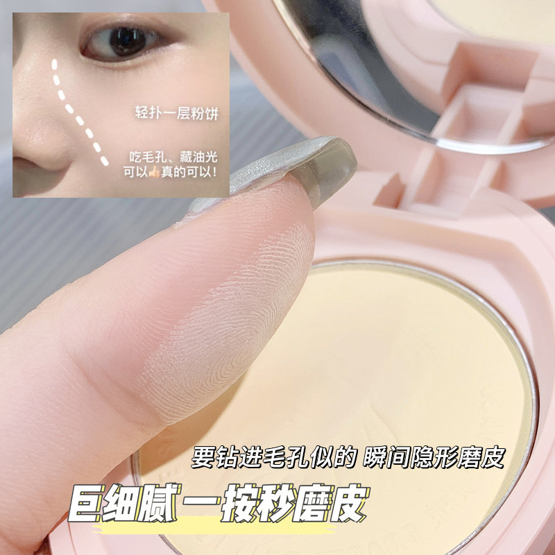xixi Soft Light Feather Setting Powder Compact features a matte, soft mist concealer, long-lasting water resistance, and no smudging. It's a pseudo-natural look for students details Picture