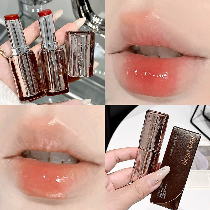 Gege bear Ice Extract Water Light Lipstick moisturizes and protects the lips naturally, making them look fair and pure. Affordable makeup Application Scenario