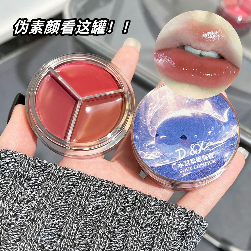 Di&xi's Hydrating and soft Lip balm is moisturizing and does not dry out. It's a color-enhancing lip balm that reduces lip lines. Affordable wholesale for women full figure