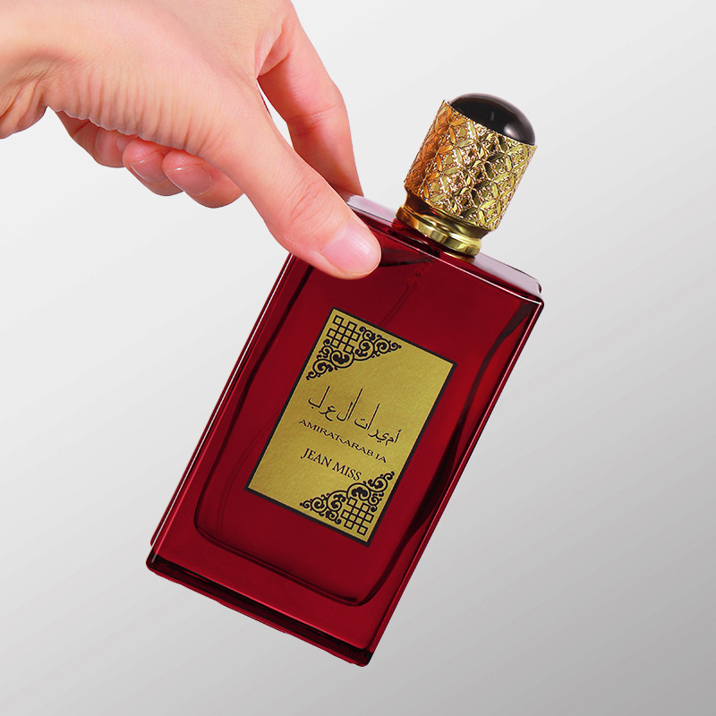 Xiaocheng Yixiang's new women's perfume, with its floral and fruity notes, has a long-lasting fragrance and is a cross-border bestseller. It is available for wholesale in Dubai and the Middle East full figure