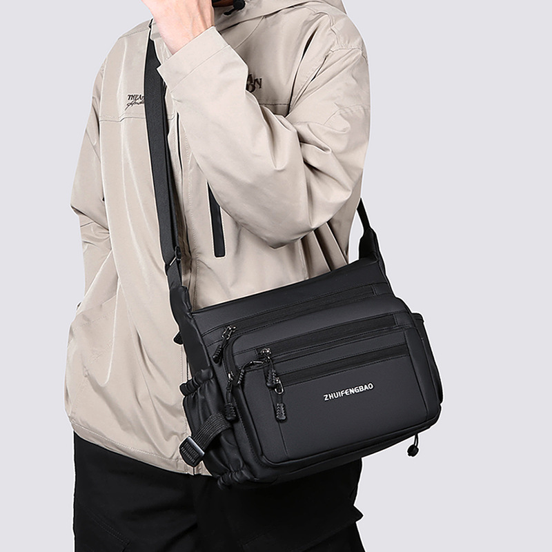 2024 New large-capacity messenger bag, a simple and functional Japanese single-shoulder bag, fashionable and versatile, casual men's crossbody bag full figure