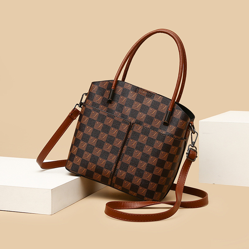 This year, in the foreign trade women's bag market, small bags such as women's bucket bags, fashionable and niche hand-held shoulder bags, and versatile crossbody bags are in vogue full figure