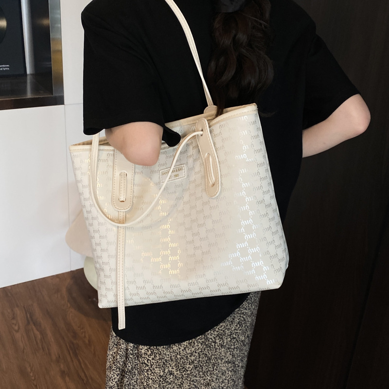 Niche fashion single-shoulder bag 2025 Korean version, large-capacity new Tote bag, commuter bag, simple printed handbag details Picture