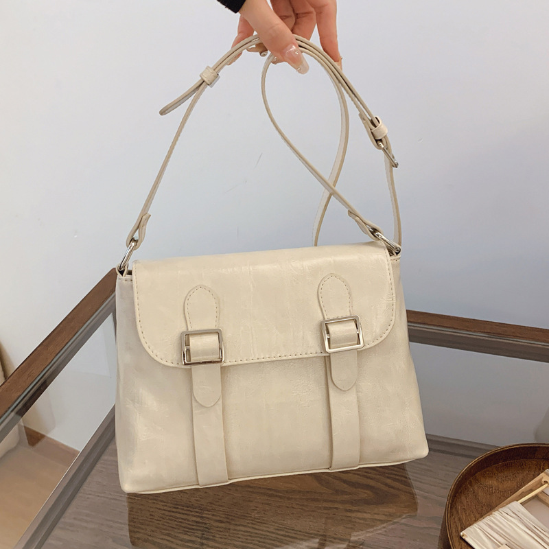This is a new Spring/Summer 2025 high-quality, niche and versatile single-shoulder crossbody bag for women. This year, small square bags are in vogue details Picture