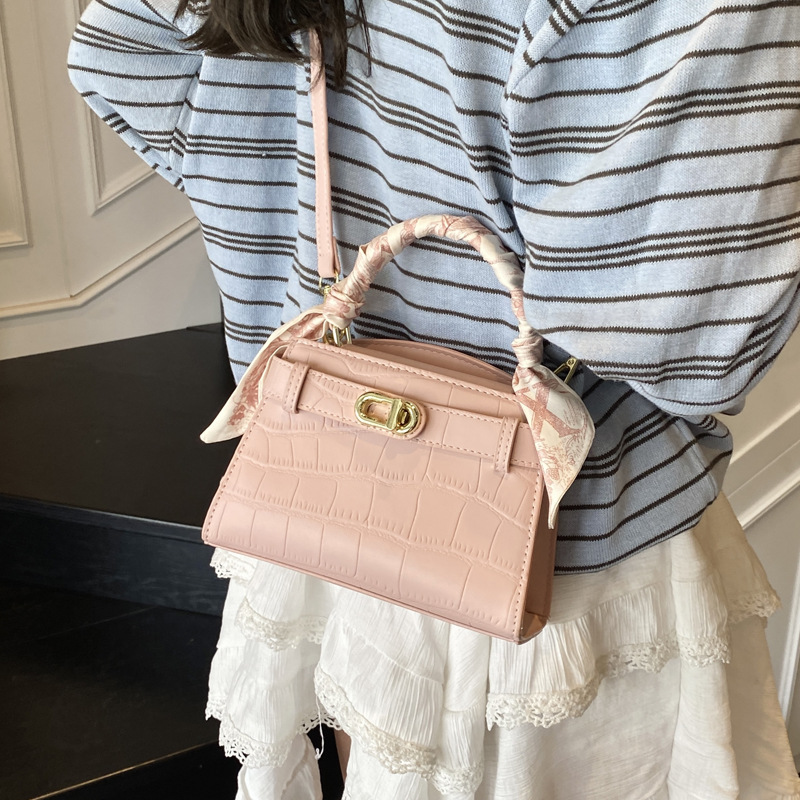 Korean niche handbag women's 2025 new summer casual commuting single-shoulder bag, popular solid color crossbody bag Specification drawing