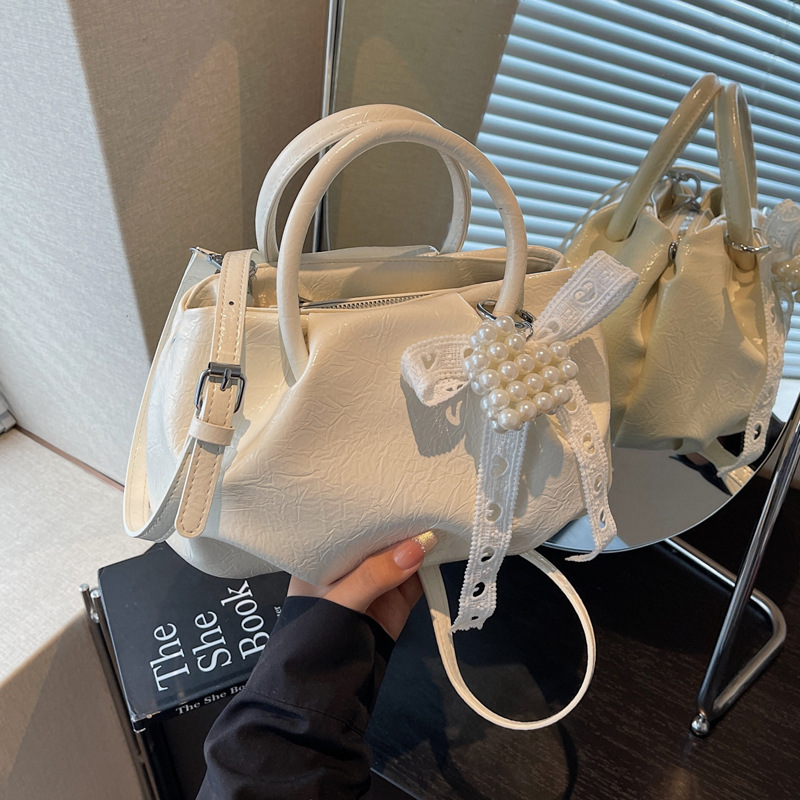 Fashionable tote bag, large-capacity underarm bag, 2025 new solid color texture women's bag, simple commuting bag, soft leather single-shoulder full figure