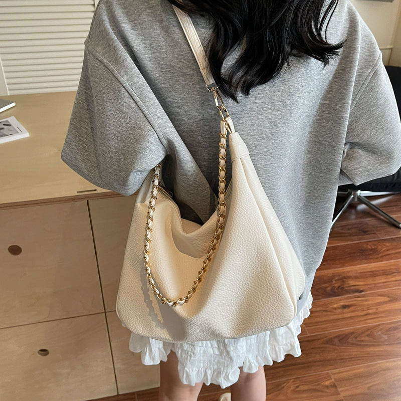 A niche, high-quality, large-capacity chain tote bag for women in the summer of 2025, a versatile and casual crossbody bag for students to commute to school Specification drawing