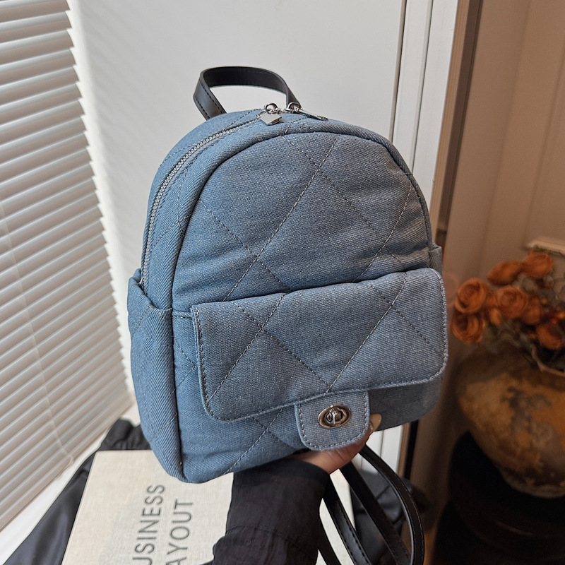 The 2025 summer new Korean-style fashionable diamond-shaped backpack, a stylish small backpack, and a simple hand-held women's backpack full figure