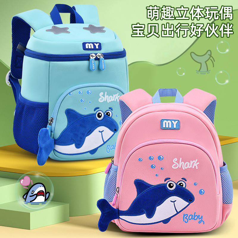 New cute shark kindergarten backpacks for small, medium and large classes, back-protecting diving materials, children's backpacks in stock from the manufacturer full figure
