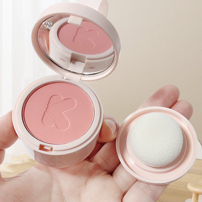 kakashow's fluffy and misty blush is sweet and girlish, natural and versatile. It's not picky about skin types and comes with a powder puff Application Scenario