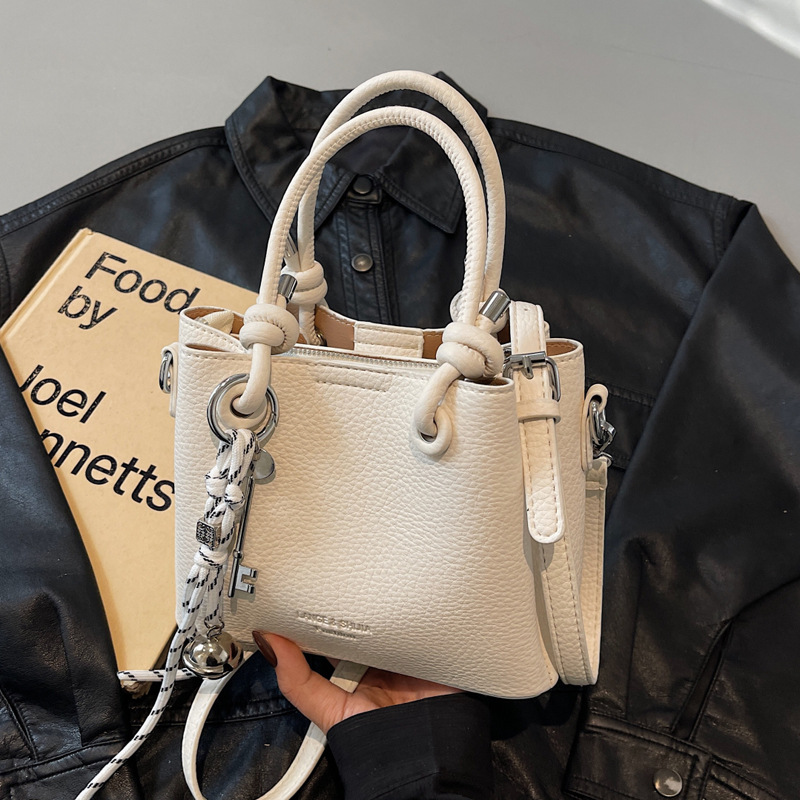 Spring and Summer casual small handbag for women, 2025 New large-capacity single-shoulder commuting crossbody bag, simple hand-held bucket bag details Picture