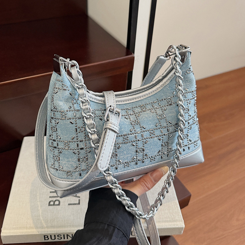 The new women's fashionable commuting single-shoulder backpack and crossbody bag are casual, trendy, simple and stylish with a high-quality feel full figure