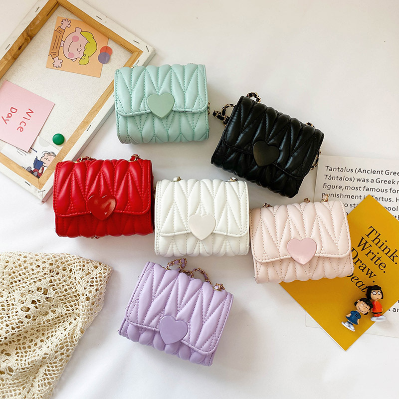 Korean-style fashionable children's bag, trendy and fragrant princess crossbody accessory bag, simple heart-shaped embroidered thread girls' small square bag full figure